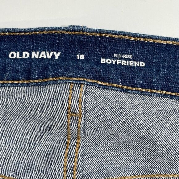 NWT Old Navy Mid Rise Boyfriend Jeans in Divine Plus Size 18 Cropped Denim - Picture 4 of 6